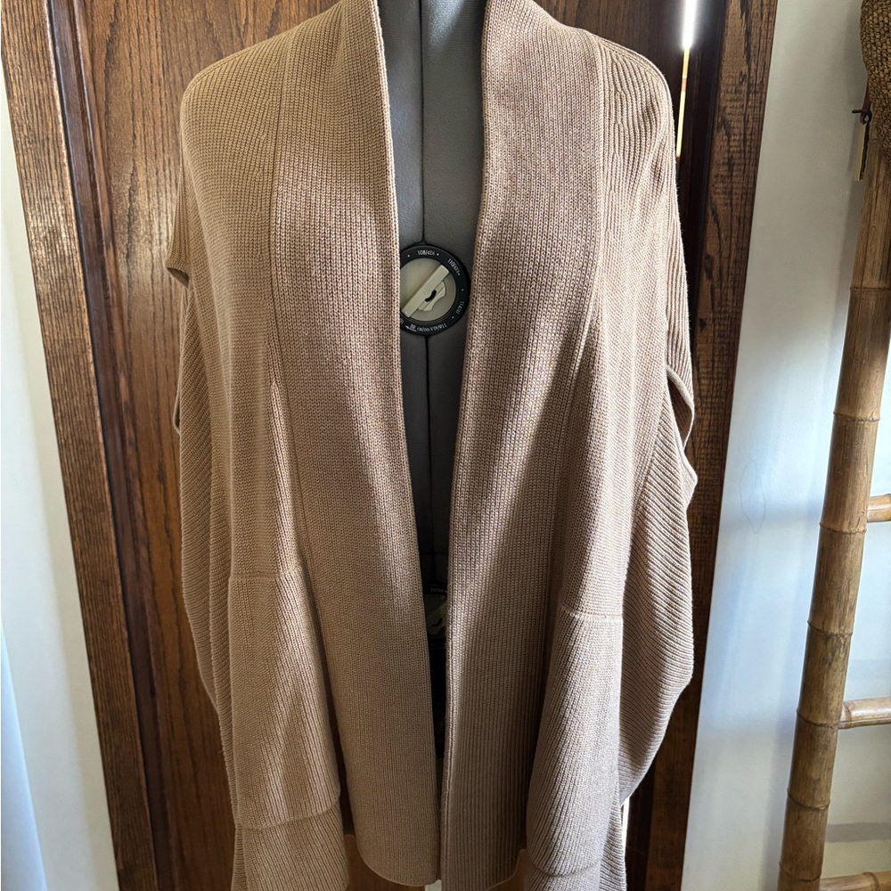 EUC Banana Republic Oversized Tan Wool Poncho/Shrug Open Front Sweater US M/L